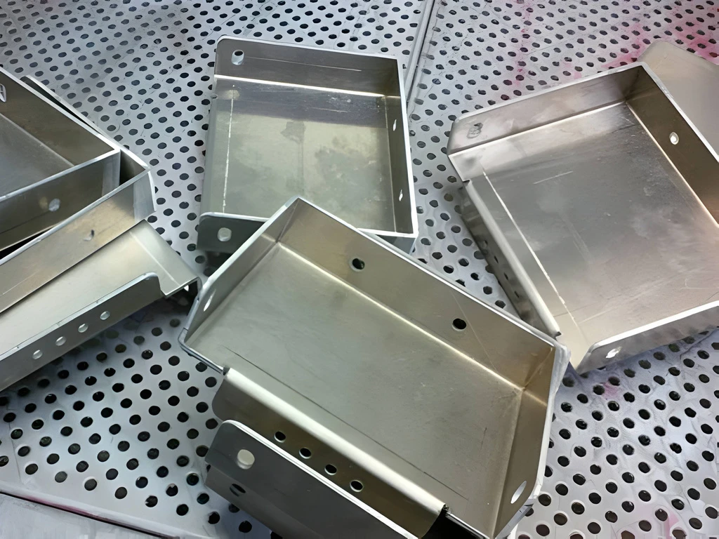 Thép tấm Chặt, Chấn, Uốn