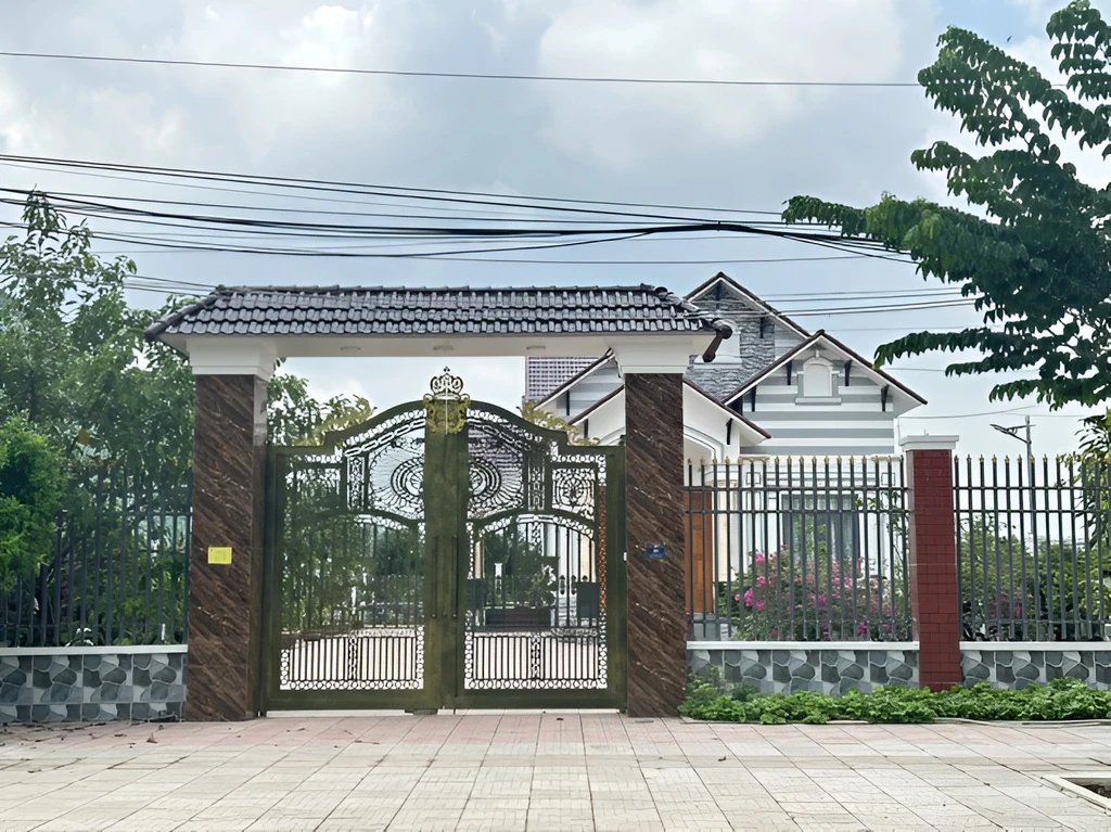 Mẫu cửa thép CNC đẹp nhất 2023