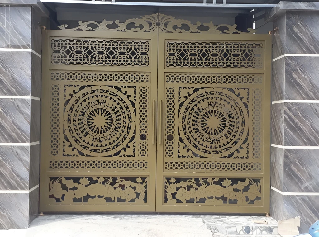 Mẫu cửa thép CNC đẹp nhất 2023