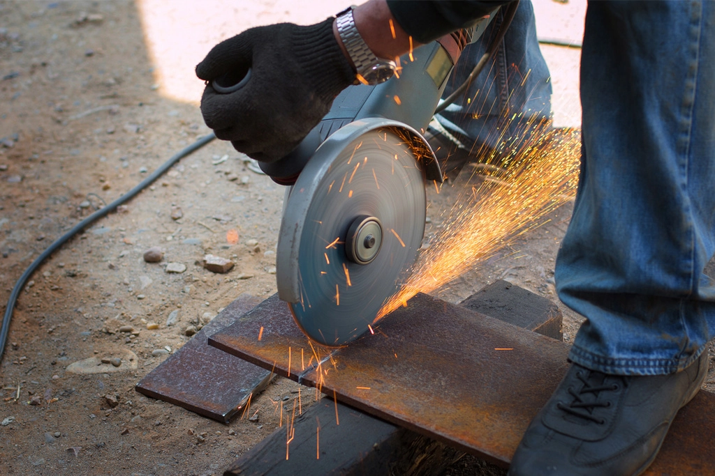 Phương pháp gia công kim loại tấm truyền thống