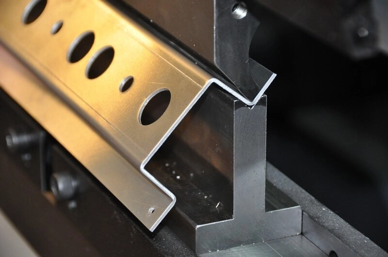 Phương pháp gia công kim loại tấm đột dập