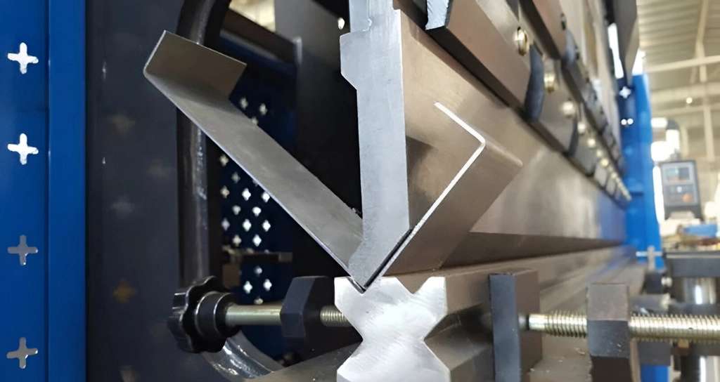 Phương pháp gia công kim loại tấm chấn gập CNC