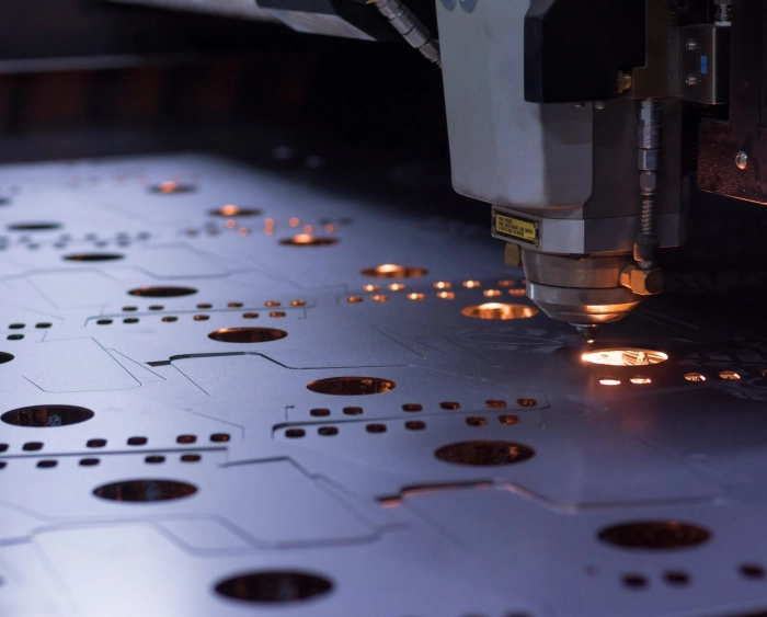 Vì sao nên gia công cắt laser thép tấm?