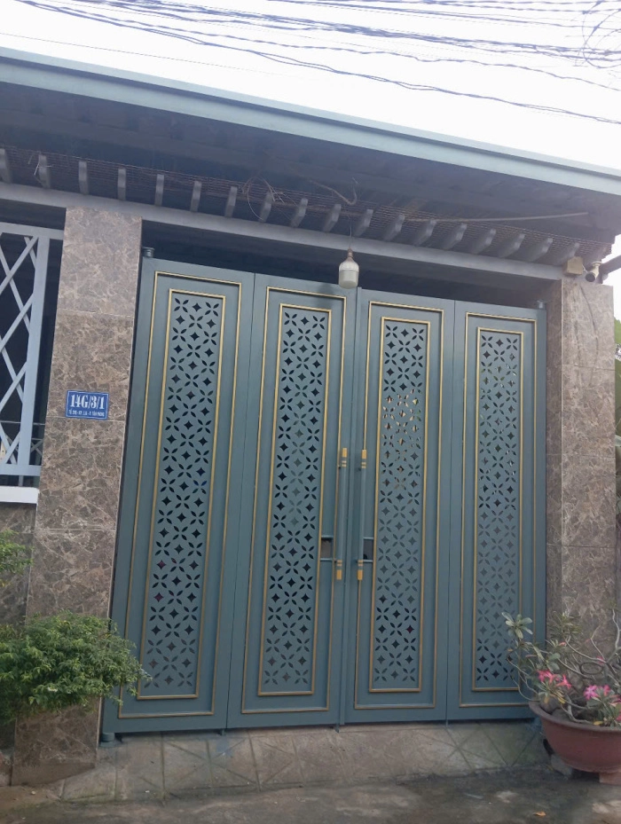 Cổng Sắt CNC Họa Tiết Hoa Thị 4 Cánh Đẹp – Mẫu KD263 | Cổng Nhà Phố Kín, Sơn Tĩnh Điện