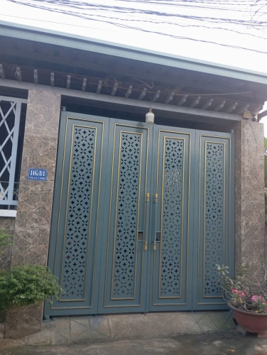 Cổng Sắt CNC Họa Tiết Hoa Thị 4 Cánh Đẹp – Mẫu KD263 | Cổng Nhà Phố Kín, Sơn Tĩnh Điện