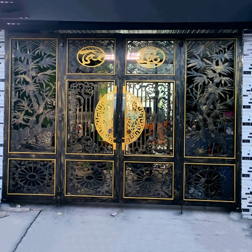 Cổng sắt CNC KD007 – Hoa văn tre Việt, chữ Tài Lộc đầy ý nghĩa