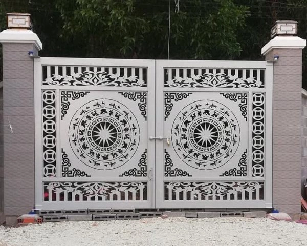 Cổng sắt CNC KD267 mặt trống đồng – vẻ đẹp truyền thống cho nhà hiện đại