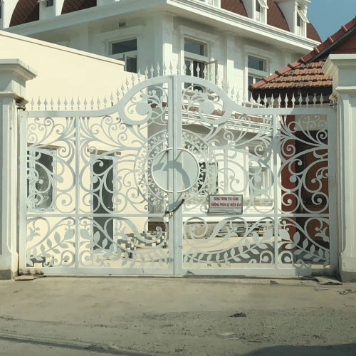 Cổng sắt CNC KD216 – Hoa văn cổ điển cho biệt thự sang trọng