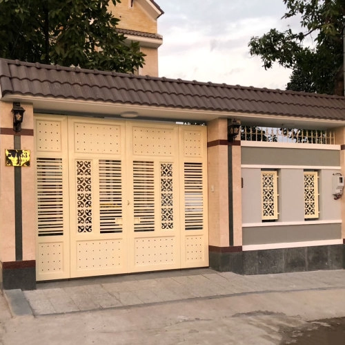 Cổng sắt CNC KD217 – Thiết kế đục lỗ kết hợp hoa văn CNC tinh tế